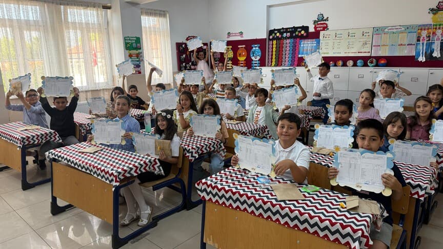 Yarın 18 milyon öğrenci karne alarak yaz tatiline başlayacak