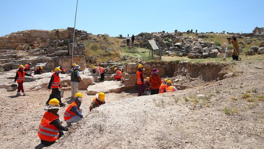 Mithras Tapınağı'nın 1700 yıl önce kapatıldığı belirlendi