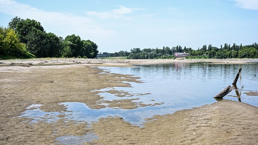 İtalya'daki aşırı sıcaklar Po Nehri'nde kuraklık ve tarımsal sorunlara neden oluyor