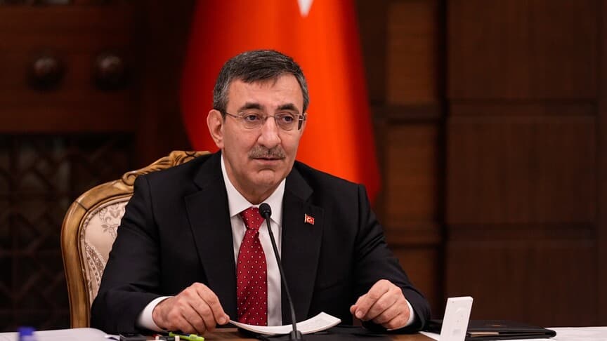 Yılmaz, karne alan öğrencilere kitap okuma ve spor yapma önerisinde bulundu