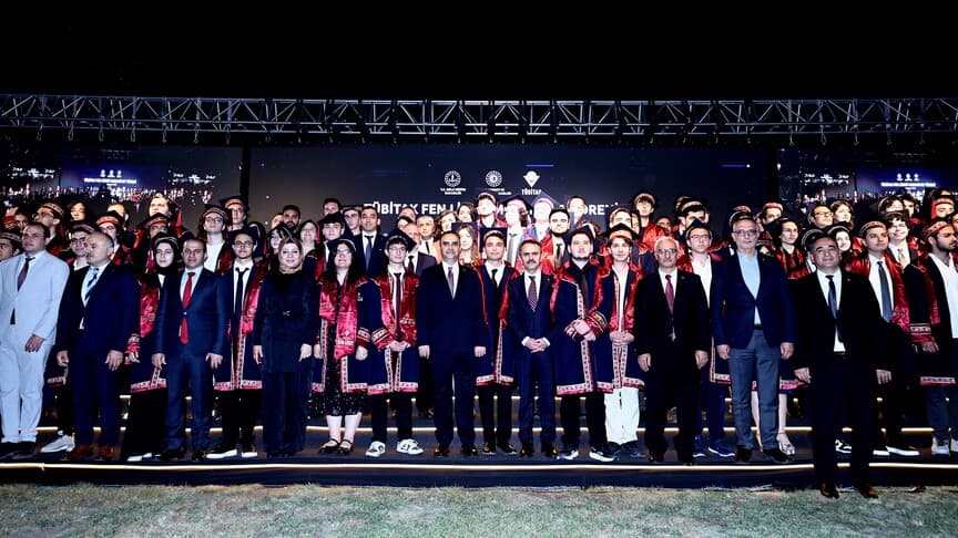 TÜBİTAK Fen Lisesi ilk mezunlarını verdi