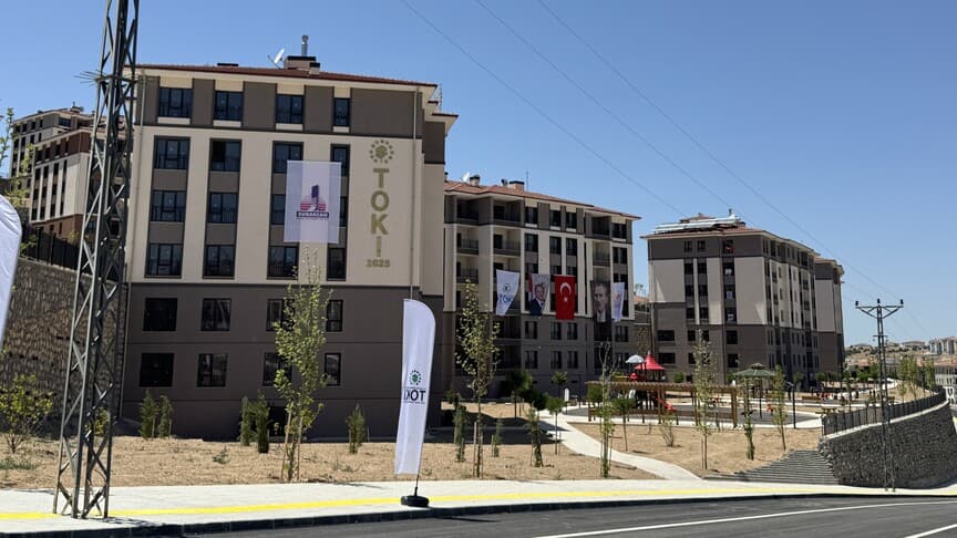 Malatya'da 4 bin 359 deprem konutu ve 115 iş yeri sahiplerine verildi