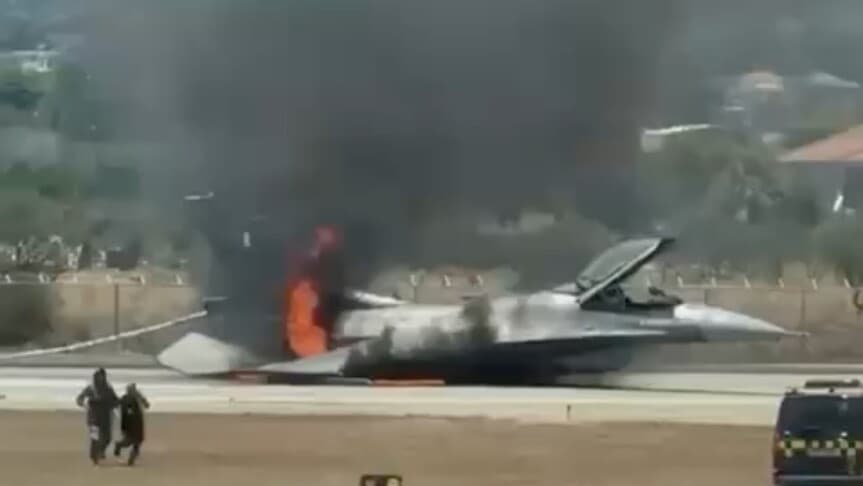 Yunanistan'da F-16 savaş uçağı arıza nedeniyle acil iniş yaptı