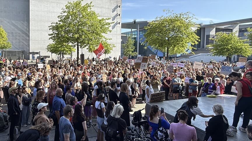 Almanya'da sağlık reformu planı Berlin'de protesto edildi