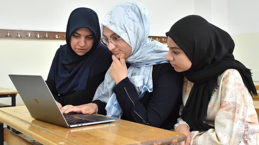 500 puan alan Meryem'in hedefi Kartal Anadolu İmam Hatip Lisesi