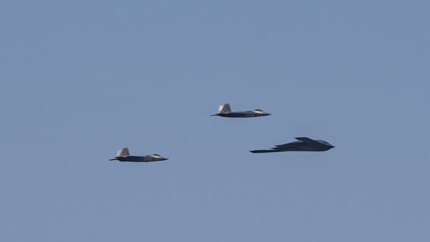 ABD'ye ait F-22 savaş uçakları İsrail'den ayrıldı