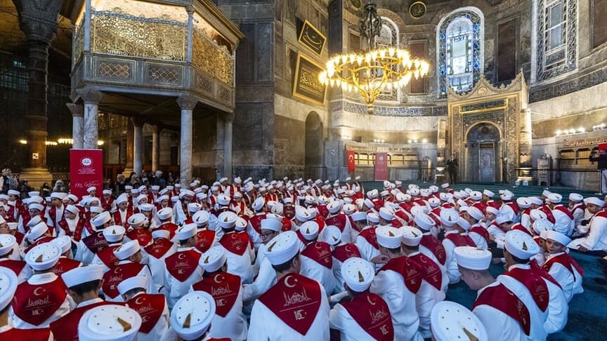 Ayasofya'da 15 Temmuz şehitleri için 253 hafızla hatim yapıldı