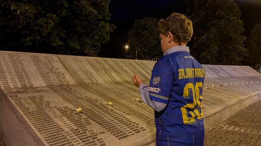 Bajraktarevic, Srebrenitsa ile aile bağlarıyla dikkat çekiyor
