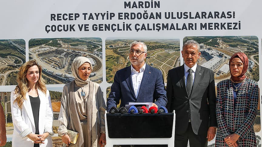 Bakan Işıkhan: Türkiye Yüzyılı'nın sermayesi iyi yetişmiş gençler olacak