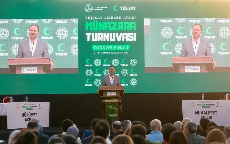 Yeşilay Liseler Arası Münazara Turnuvası finali gerçekleştirildi