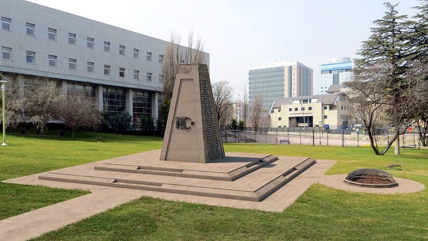 Meclis'teki 15 Temmuz anıtları o günü hatırlatıyor