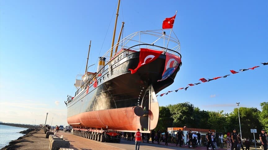 Bandırma Gemi Müzesi karadan taşındı