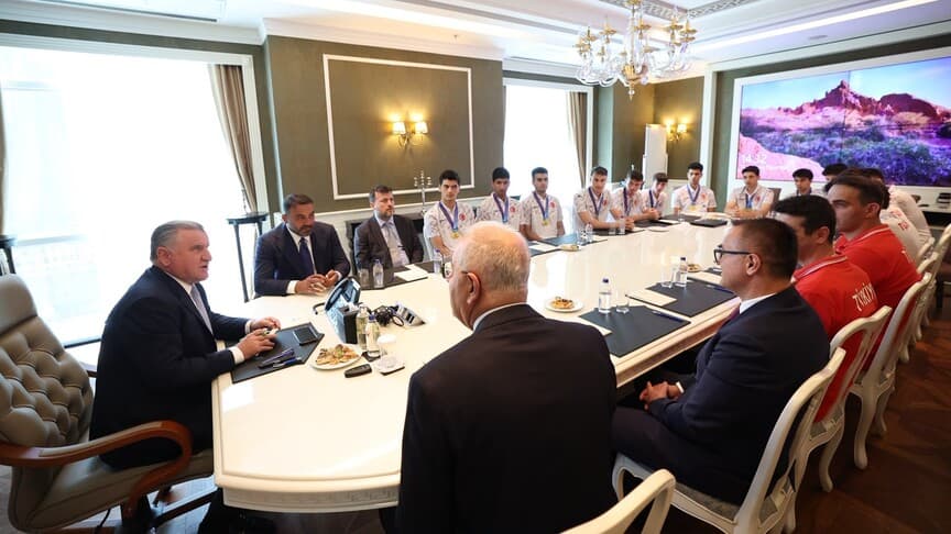 Bakan Bak, dünya şampiyonu voleybol takımını kabul etti