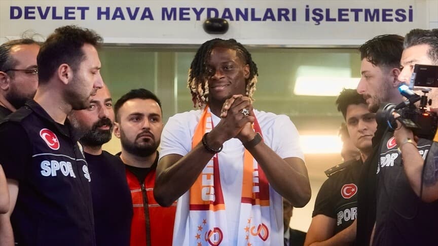 Galatasaray'ın transfer görüşmelerindeki Lesley Ugochukwu İstanbul'a geldi