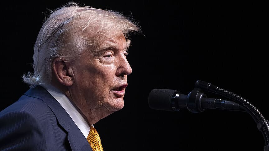 Trump, İran'a yönelik saldırıların süreceğini açıkladı