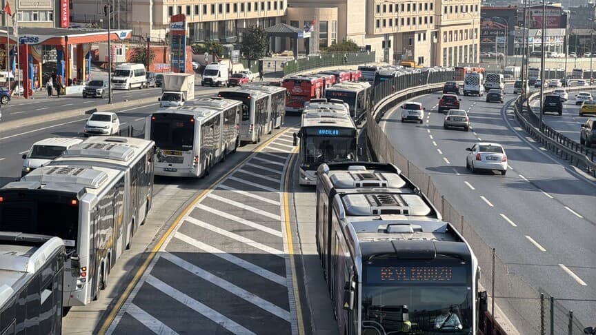İstanbul'da metrobüs, 15 Temmuz'da FSM Köprüsü'nü kullanacak