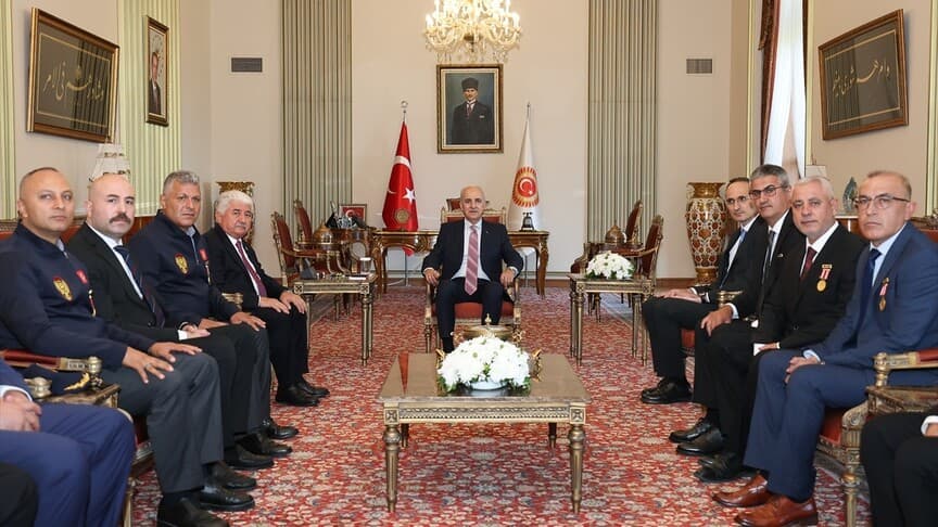 Kurtulmuş, 15 Temmuz gazilerine Teşekkür Beratı verdi