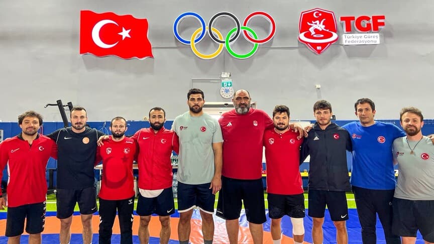 Milli güreşçiler Macaristan'daki turnuvada mücadele edecek