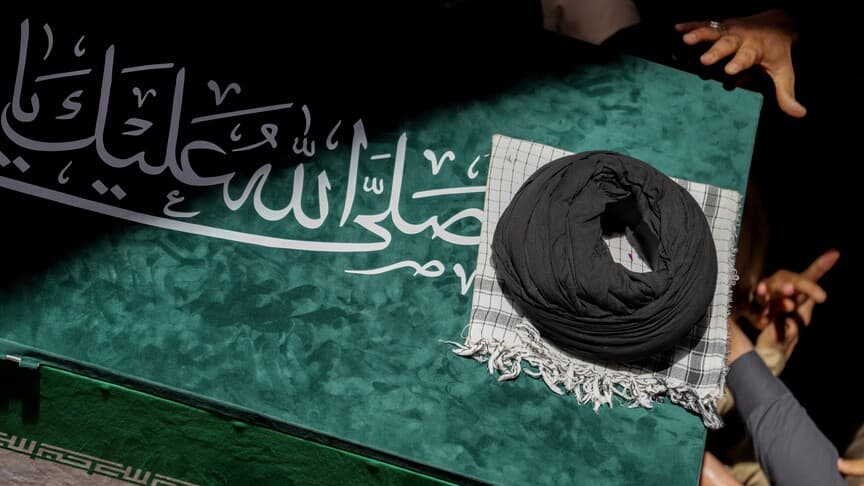 Hamaney'in cenaze töreninde dini ritüeller ve siyasi mesajlar ön plandaydı