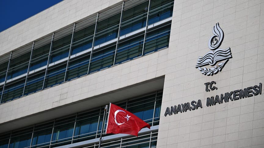 AYM, noterlerin tatil günlerinde çalışmasını düzenleyen yönetmeliği iptal etti