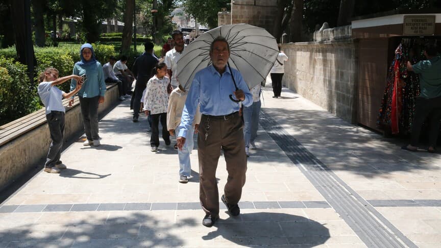 Şanlıurfa'da sıcak hava günlük yaşamı olumsuz etkiliyor