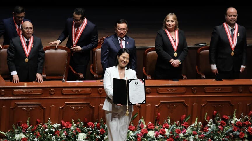 Peru'da Keiko Fujimori, devlet başkanlığı mazbatasını aldı