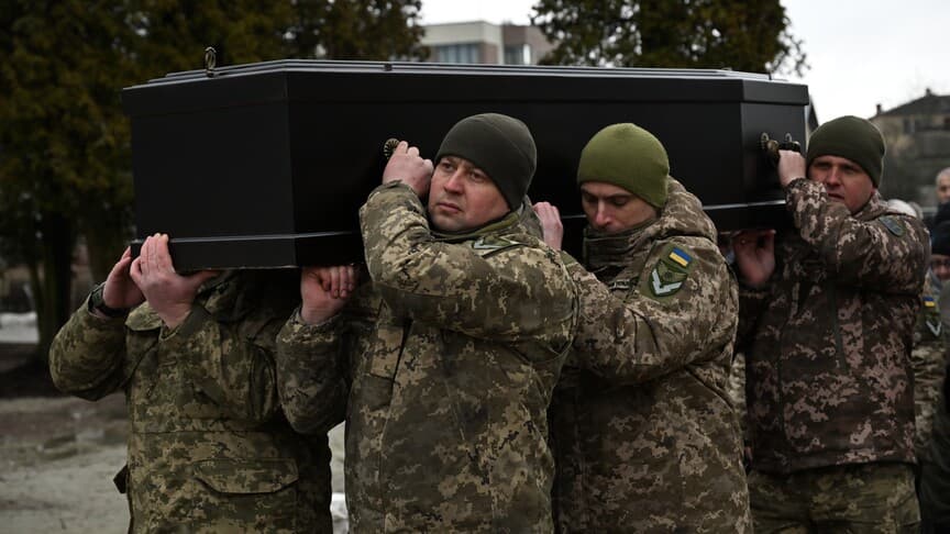Ukrayna, Rusya'dan 501 askerin cenazesini aldı