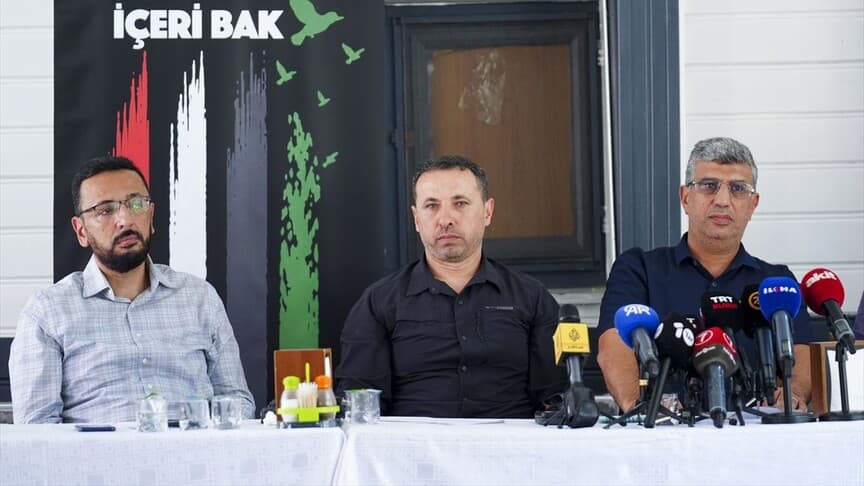 İsrail hapishanelerinde yıllarca kalan Filistinli esirler deneyimlerini paylaştı