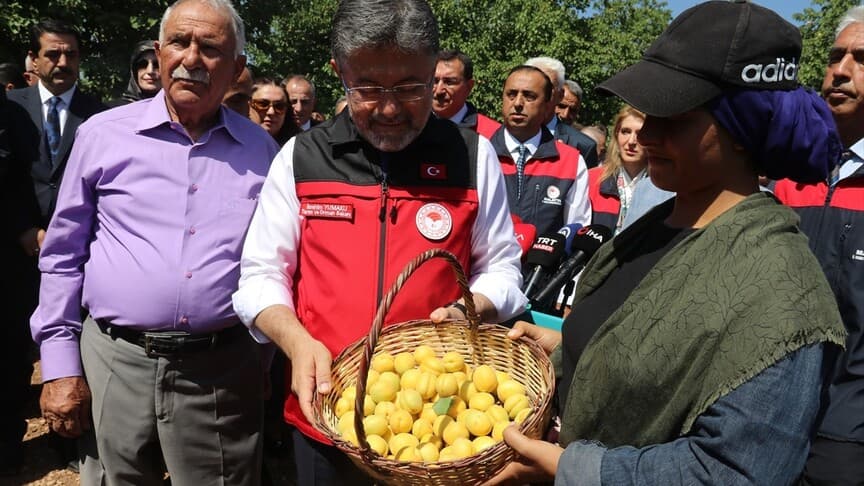 Bakan Yumaklı: Malatya'da bu yıl kayısıda bereketli hasat bekleniyor
