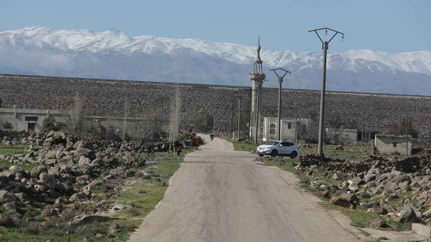 İsrail ordusu, Golan Tepeleri'nden Suriye'ye geçiş olduğunu açıkladı