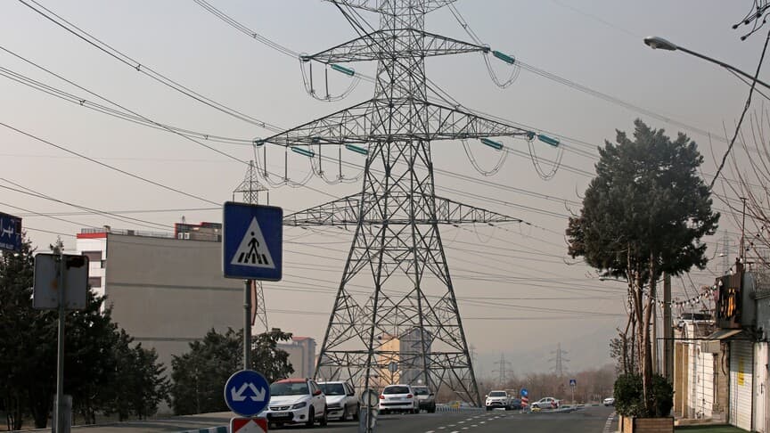 Tahran'da 500'den fazla kamu kurumunun elektriği kesildi