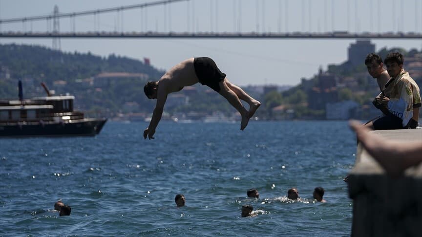 İstanbullular sıcak havada park ve sahillerde zaman geçirdi