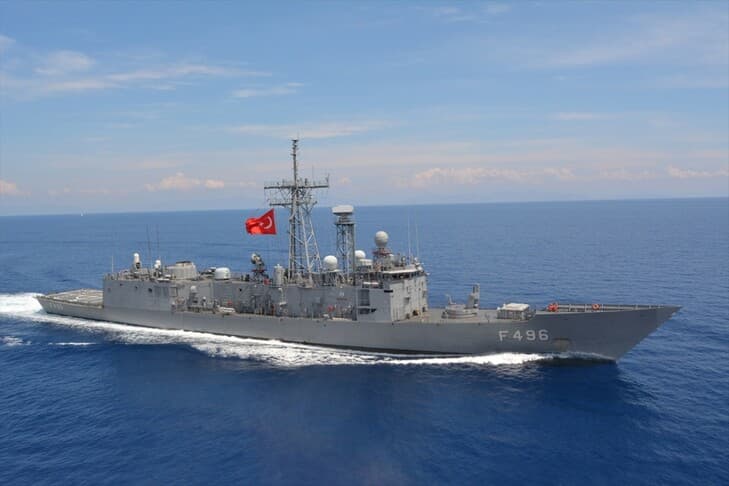 Türk savaş gemileri KKTC'nin Girne Limanı'nda ziyarete açıldı