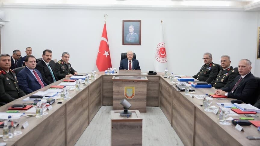 Milli Savunma Bakanı Güler, Kıbrıs Türk Barış Kuvvetleri'ni ziyaret etti