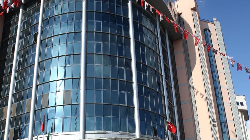 İzmit Belediyesi'nde yolsuzluk soruşturmasında 28 kişi gözaltına alındı