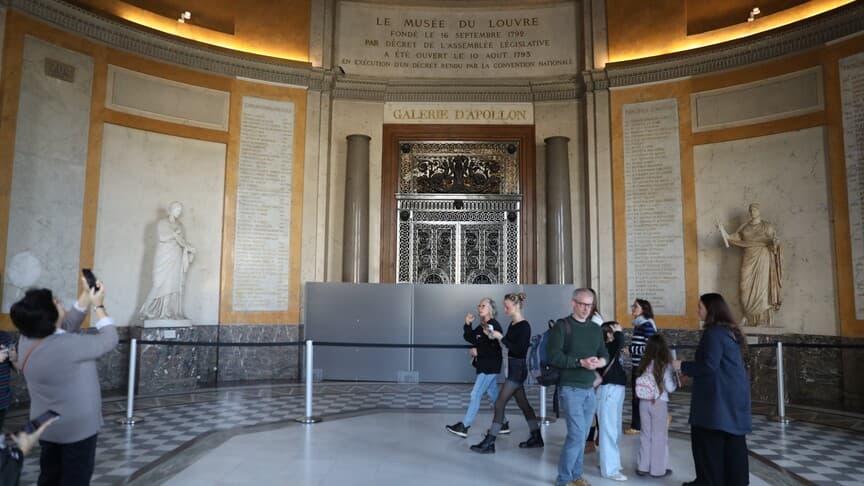 Louvre Müzesi'ndeki Apollo Galerisi yarın ziyarete açılıyor
