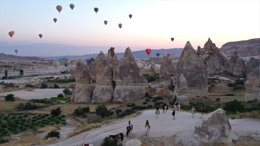 Kapadokya'da ilk altı ayda 256 bin turist balon turuna katıldı