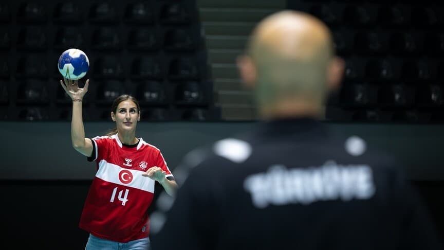 Türk hentbolunda sporcu ailelerin yaşamı: Birlikte sahada ve hayatta
