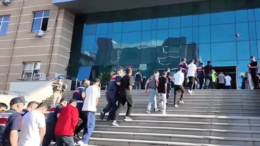 Jandarma 12 ilde organize suç örgütlerine operasyon yaptı