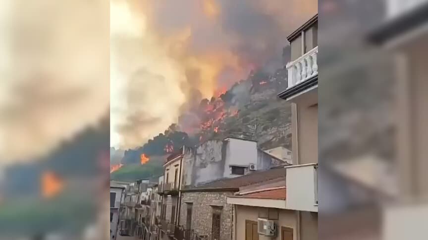 Sicilya Adası'ndaki orman yangını Castronovo beldesini tehdit ediyor