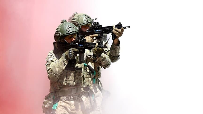 Komandolar, yerleşim yerlerinde operasyon için eğitim alıyor