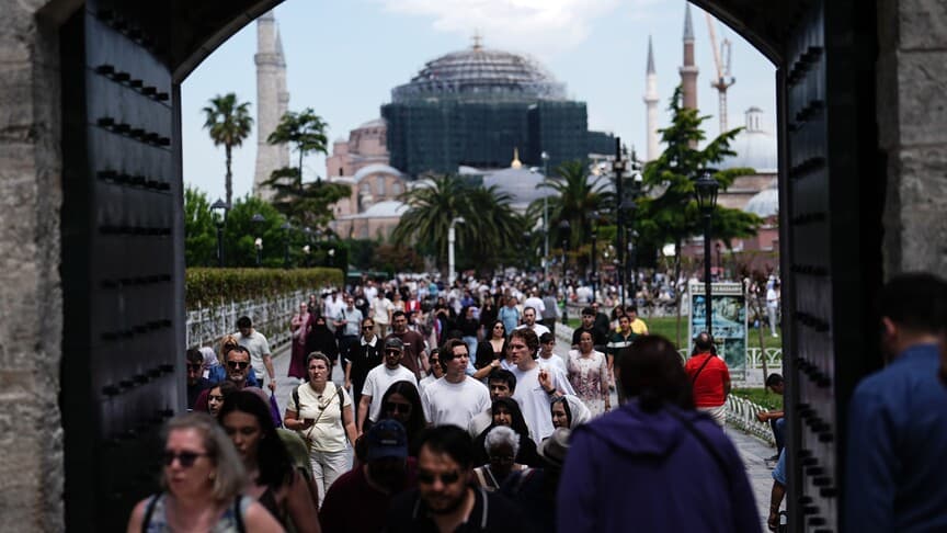 Yerli turistler ocak-mart döneminde 102,3 milyar lira harcadı