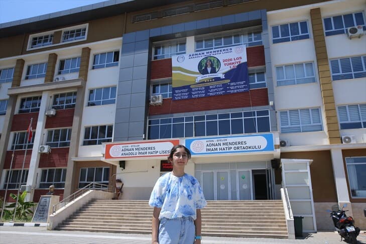 LGS'de 500 puan alan Sena, Kartal Anadolu İmam Hatip Lisesini tercih etti