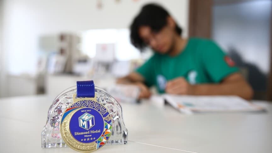 Mersin'den 11 öğrenci, Japonya'daki matematik yarışmasında 11 madalya kazandı