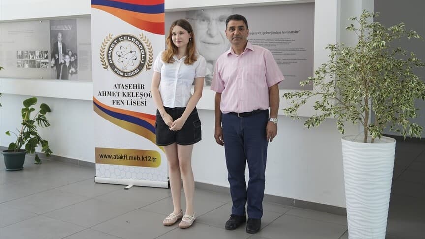 YDT Rusça birincisi Ela Demirel mühendislik okumayı planlıyor