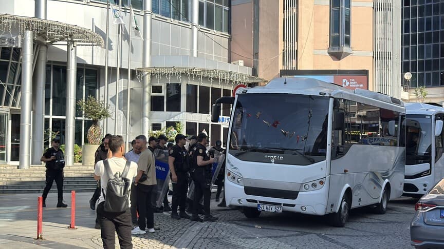 İzmit Belediyesi yolsuzluk soruşturmasında 20 kişi tutuklandı