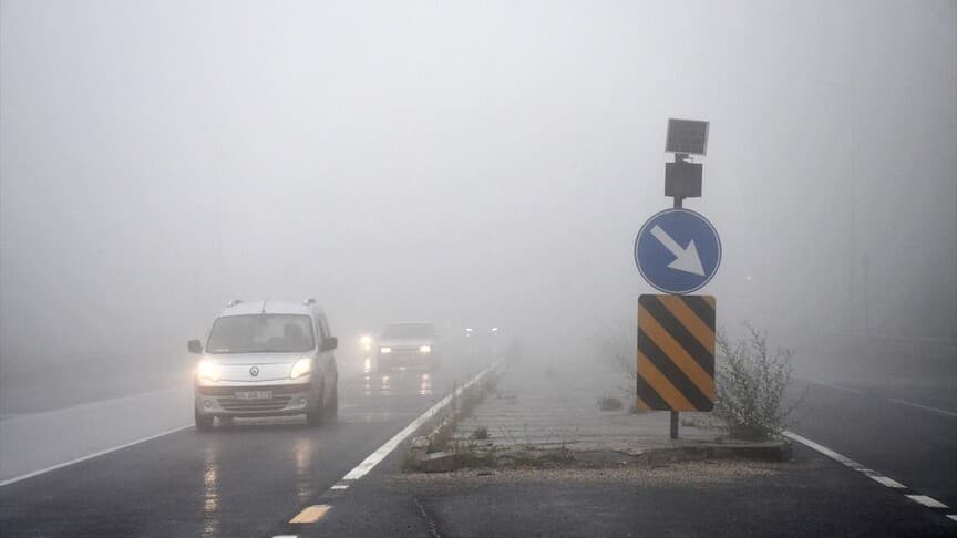 Bolu Dağı'nda sis ve yağmur ulaşımı olumsuz etkiledi