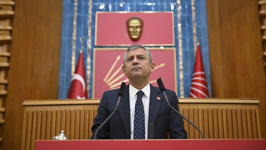 Özgür Özel, Yeni Partinin kuruluş evraklarını imzalayarak CHP'den ayrıldı