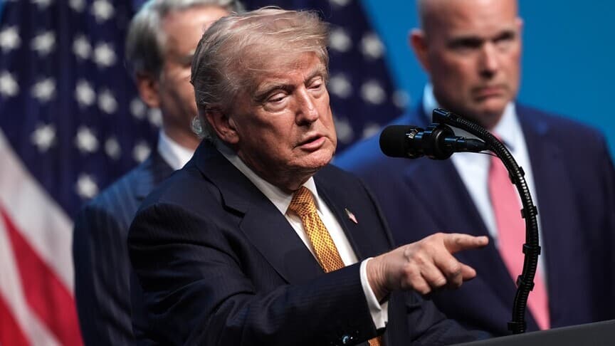Trump, İran'a karşı büyük saldırı kararı almadı