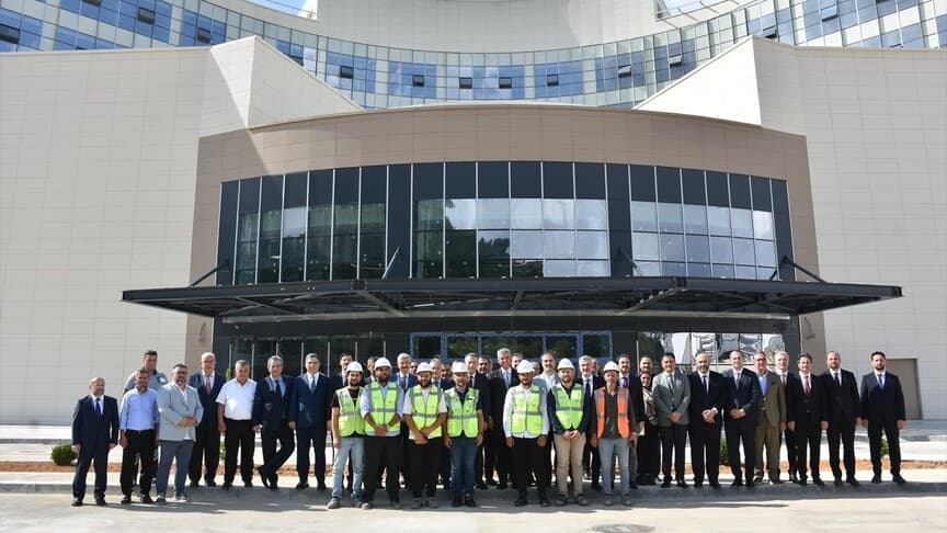 Sağlık Bakanı Memişoğlu, Trabzon Şehir Hastanesi inşaatını inceledi